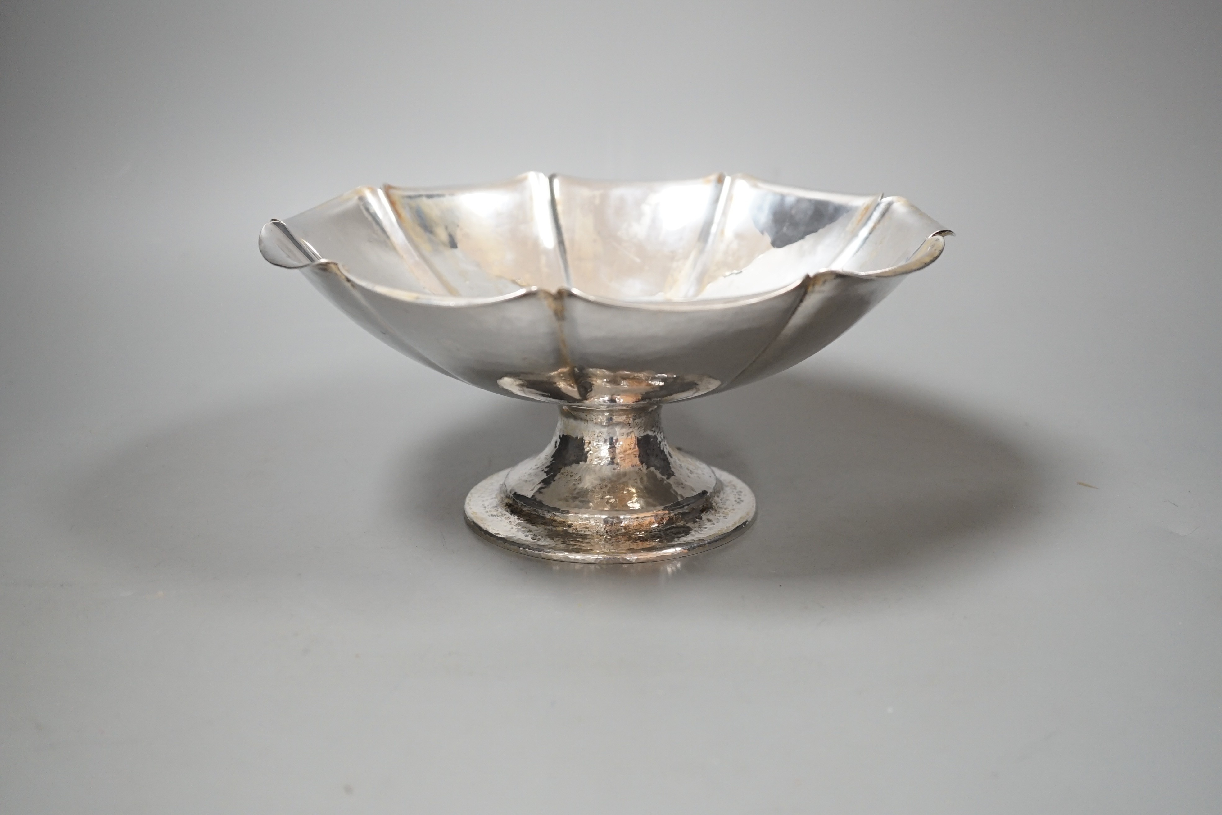 A 20th century planished sterling shaped circular pedestal fruit bowl, diameter, 22.7cm, 23.5oz.